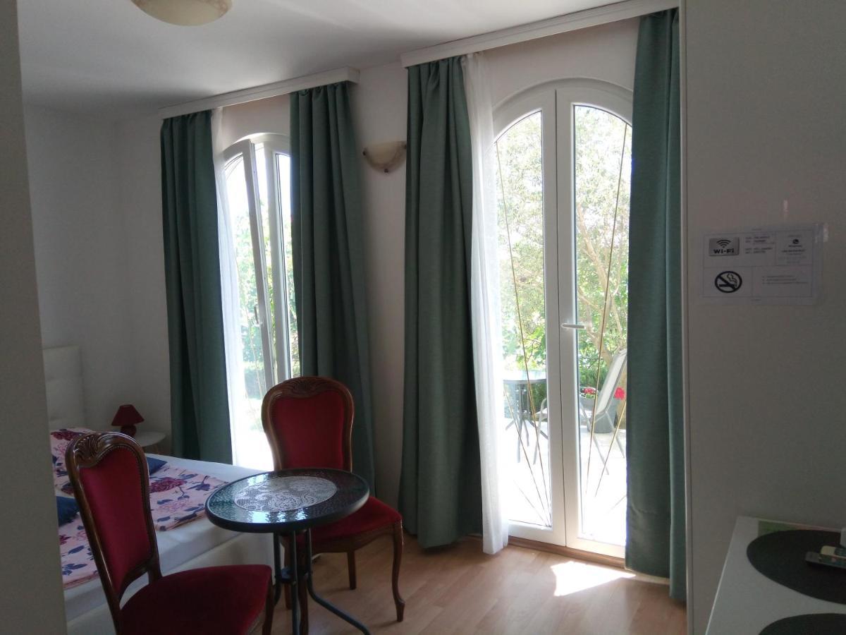 Ana Rooms Krk Town Extérieur photo