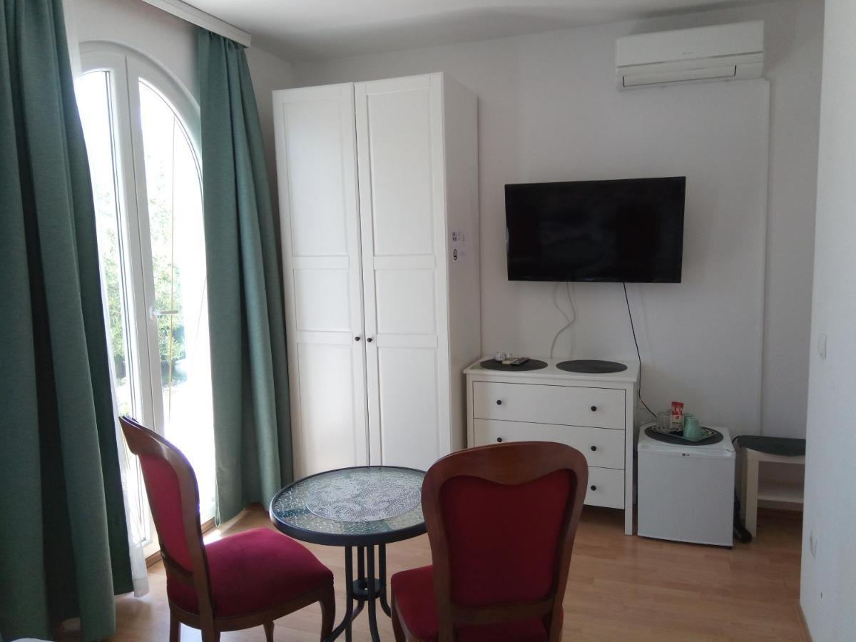 Ana Rooms Krk Town Extérieur photo